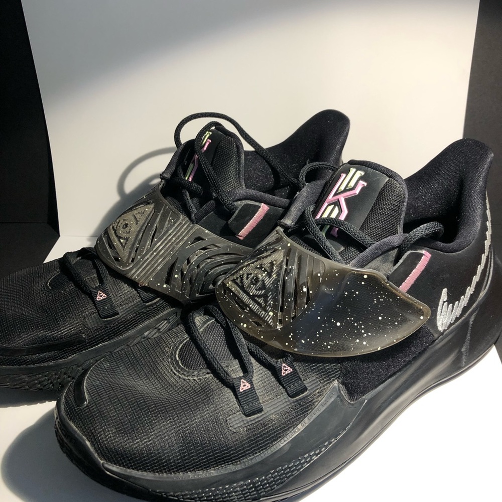Nike Kyrie 3s (11.5) Near perfect condition - Picture 11 of 13